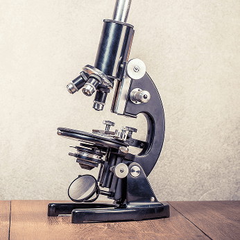 Microscópio antigo